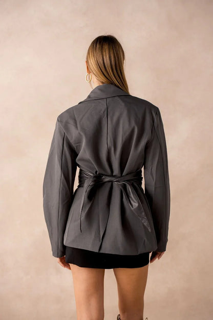 Blazer gris oversize femme à ceinture large Augustine - NMDRESS